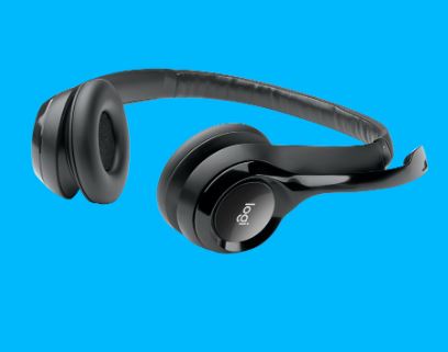H390R USB COMPUTER HEADSET

非常にクリアなオーディオと便利なインラインコントロール
シンプルなプラグ&プレイのUSB-A接続とノイズキャンセリングマイクで、クリアなインターネット通話を体験。インラインコントロールによって、通話を中断せずに音量の調節やミュートへの切り替えが可能。レーザーチューニングされたドライバーが、お気に入りの音楽やゲームで強化されたデジタルオーディオを提供。

主な機能

USBパソコン ヘッドセット
通話、Skype、ウェビナーなどに完璧なビジネスヘッドセット。ケーブル（233cm）は、長時間の会話中に自由に立ったりストレッチをしたりするのに十分な長さです。


デジタルステレオサウンド
レーザーチューニングされたドライバーにより、音楽、ゲームおよび通話で、優れたデジタルオーディオを提供。このプラグ&プレイヘッドセットは、ソフトウェアをインストールせずに、USB-Aまたはアダプターにより、あらゆるパソコンまたはMacコンピュータで使用可能。


ノイズキャンセリングマイク
邪魔な背景雑音を最小限に抑え、クリアな会話が可能。左側にある丈夫なマイクは、音声を適切にキャプチャするように調節可能。移動可能なブームは、未使用時は邪魔にならない位置にしまい込むことが可能。


インライン コントロール
ヘッドセットコード上のシンプルなインライン コントロールによって、中断なしに音量を調節したり、通話をミュートにしたりすることが可能。


パッド付きヘッドバンドとイヤーカップ
調節式ヘッドバンドには、スイベルマウント式レザー調イヤークッションが備わり、長時間の快適性を提供。クリーニングも簡単。


USB-A接続
簡単なUSBプラグ&プレイ接続。USB-Aコネクタをパソコンに接続するだけで、会話、音楽のリスニング、またはゲームを開始。

仕様および詳細
本体サイズ
高さ x 幅 x 奥行き：
200 mm × 245 mm × 72 mm
重量: 0.197Kg
必要システム
絶対多数のプラットフォームおよびOSの通話アプリケーション対応。
Windows?またはmacOS
Chrome OS?
USBポート （Type Aポートまたはアダプター）
スペック
入力インピーダンス：: 32Ω

ヘッドフォン感度：: 94dBV/Pa +/- 3 dB

マイク感度：: -17 dBV/Pa +/- 4 dB

ヘッドセット周波数特性：: 20 Hz ～ 20 kHz

マイク周波数特性：: 100Hz～10kHz

ケーブル長：: 2.33m

接続：: USB-A対応（1.1、2.0、3.0）

パッケージ内容
製品本体
保証規定
保証書(パッケージ裏面に印刷)
保証情報
2年間無償保証

型番: H390R